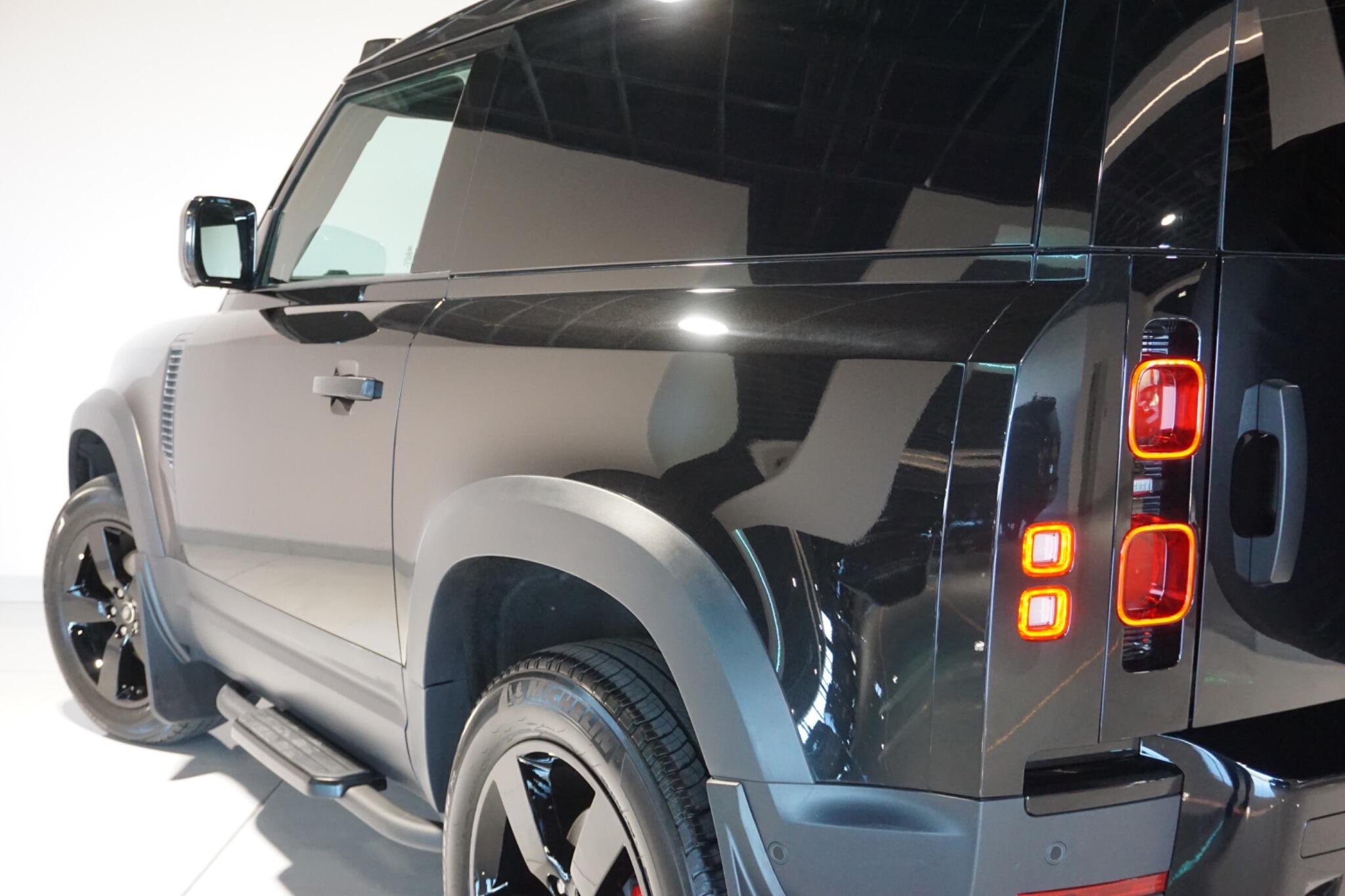 Land Rover Defender 90 3.0 D250 MHEV Hard Top SUV 3dr Diesel Auto 4WD SWB Euro 6 (s/s) (250 ps)